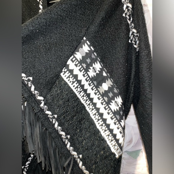 Miss Me Black & White Tribal Fringe Cardigan Sweater Womens Size Medium​ - Picture 2 of 5